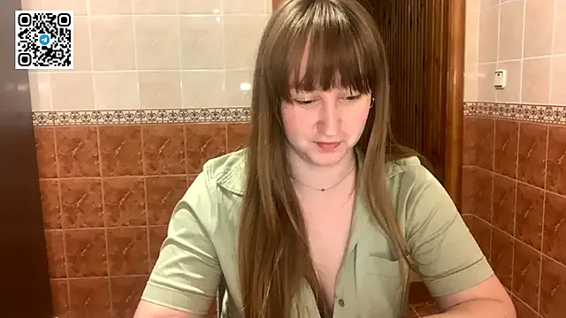 MaroonMoon_ — Bare shoulders 