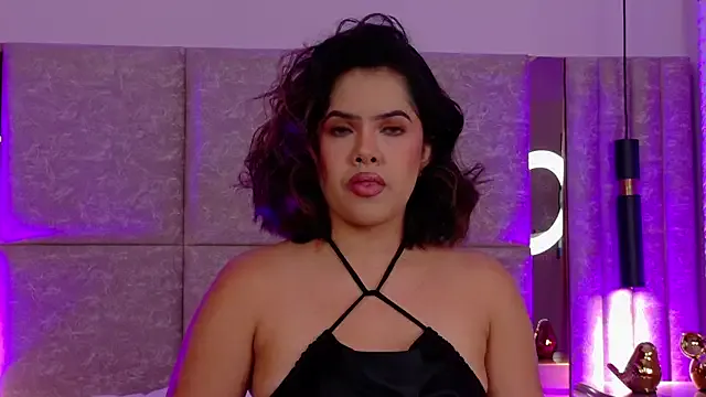 Martina-Roberts- — Body Tour Close-Up