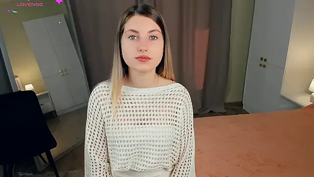 MartiRoyal — pull my sweater up