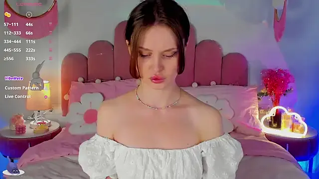 MaryLew — Fuck my wet pussy wit fingers