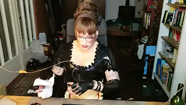 MaxiEmily — please maske me have at least DD Udders