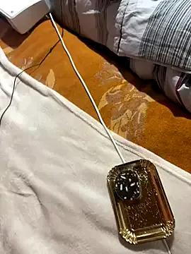 Mayaearonpassionforyou — ANCHE MIA MOGLIE MANGIA IL SALAME