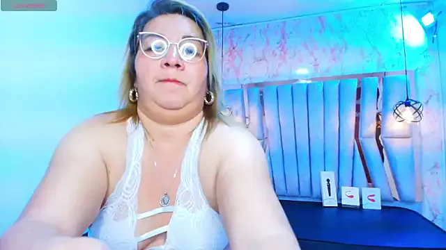 MaylinRosse_ — I want to do a striptease for you, what
