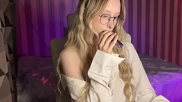 mayvi_cold — teasing boobs