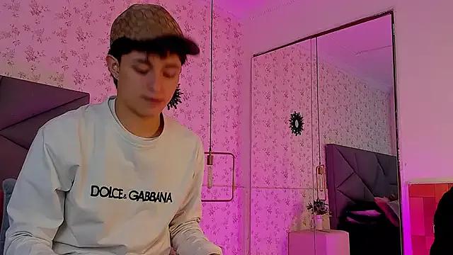 meganandtylerr19 — Freechat on StripChat