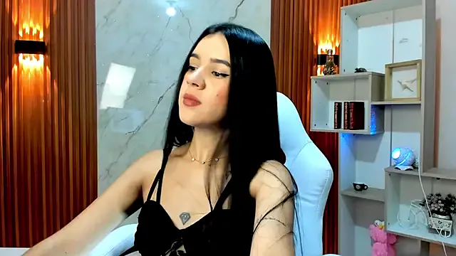 MeganLara — Blow kisses 