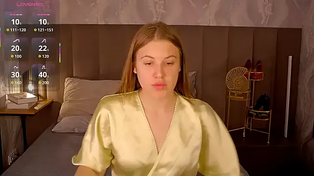 MelanieHenders — sit in white undewear