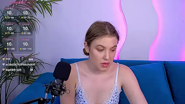 MelanieHenders — slap naked ass