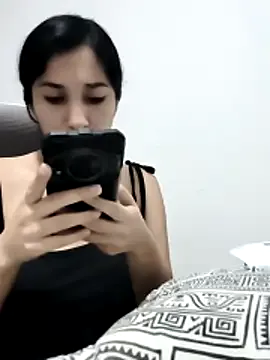 melii02 — I get naked in front of my manicurist