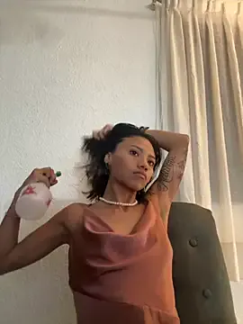 Mia-miauuuuu — Baile desnudo  