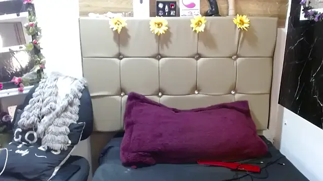 MIA__SPENCER — Meterme el dildo profundo 