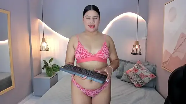Mia_hills_ — TOPLESS AND PLAY NIPPLES