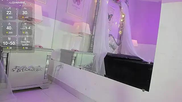 StripChat MiaCassel is Freechat MiaCassel — Boob tease + cute smile