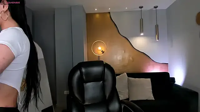 MiaLaurence — Flash pussy