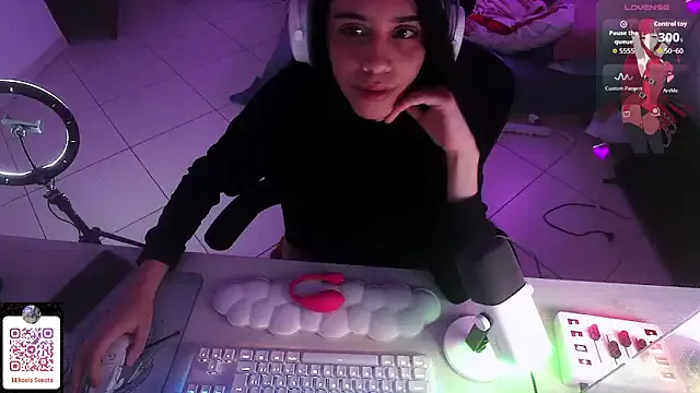 Mikaela_Sonata — Hora da gatinha gozar!