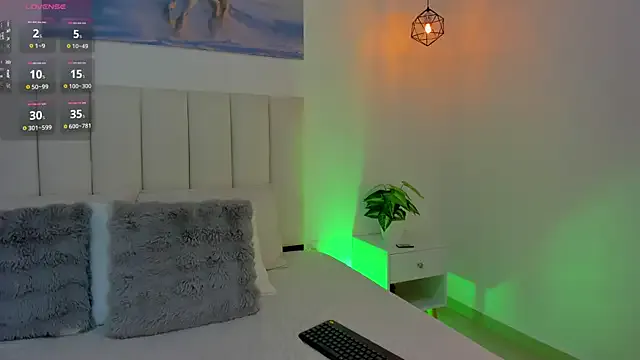 mikeyla_stone — Slap my boobs x4