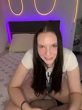Mila-Jasmin — Ganz Nackt 
