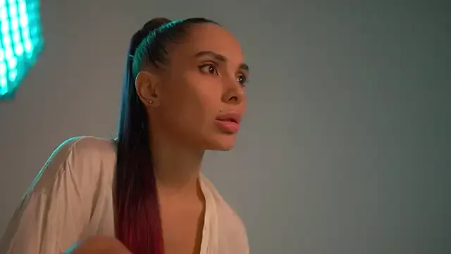 Mila_May_ — topless show