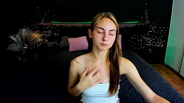 MilaAddams — completely naked 10 min