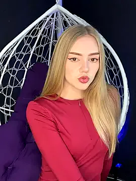 MilaMoone — Hot days, hotter vibes, hot start