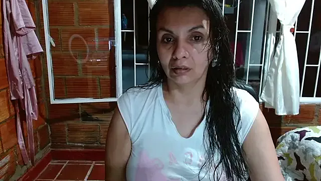 Milf_Fantassyy — SALIVA IN MI TITS