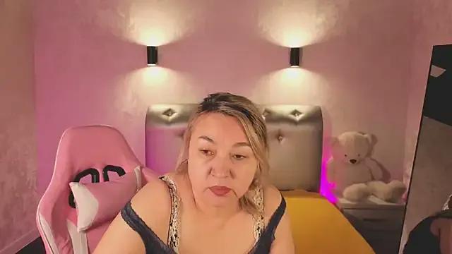MilfCruze — naked ass for you