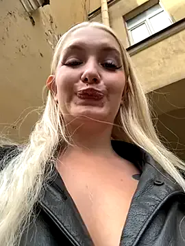 Milkyy_wway — Show SWEET ass on public