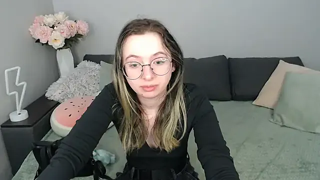 Mini_Diva — Play with pussy