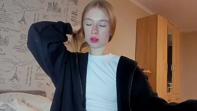 minidivaa_ — Private on StripChat