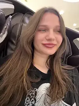 MiniVi — Fuck tight pussy with huge dildo