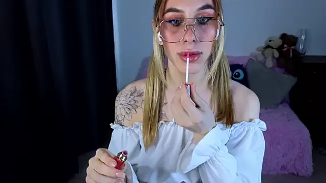 MiraBella10 — cum in front of everyone
