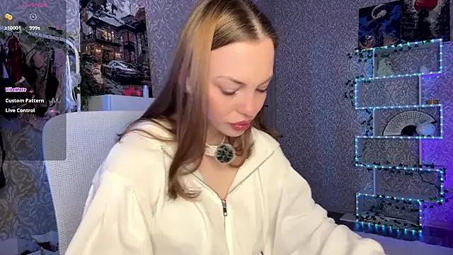 MiraVandee — Flash tits