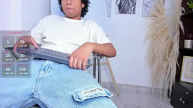 Miriam_milf — Footjob oil + spits