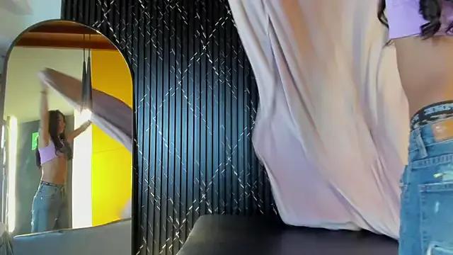 Miss_Ariaa — show pussy doggy style 