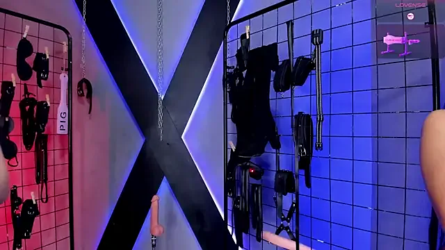 MissAlix_Mia_bdsm — pussy clamps + 10 spank ass