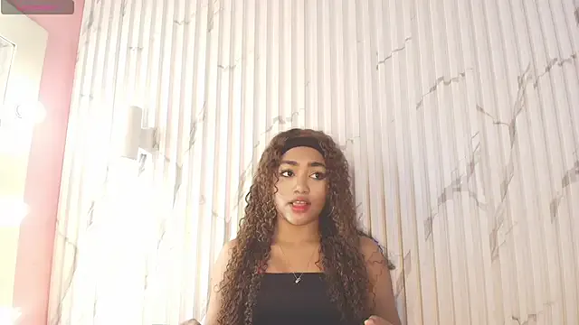 Missdionne_curly — Shake ass close up!