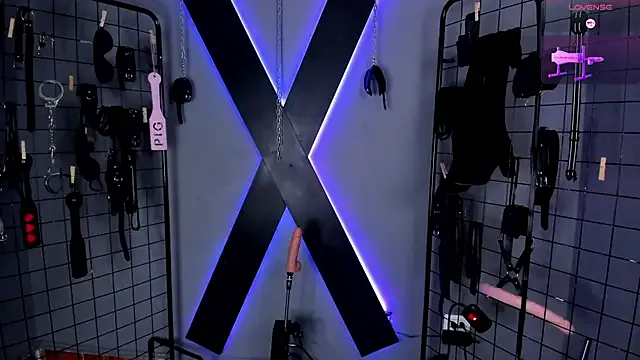 MissKara_Ariana_bdsm — pussy clamps + 10 spanks ass