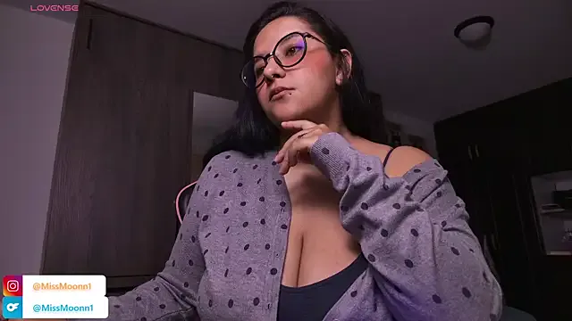 MissMoonn1 — Naked and pussy show only on pvt