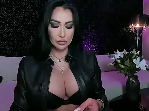 Mistress-Kennya — Freechat on StripChat