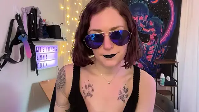 mistressannafoxx — take my top off
