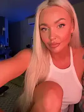 mollyelise — Naked and oil