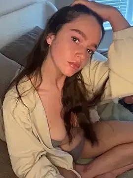 Mollyloverxo — GET MY BOOBS OUT 