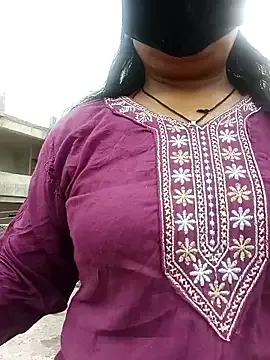 Mona_darling21 — Please help first live