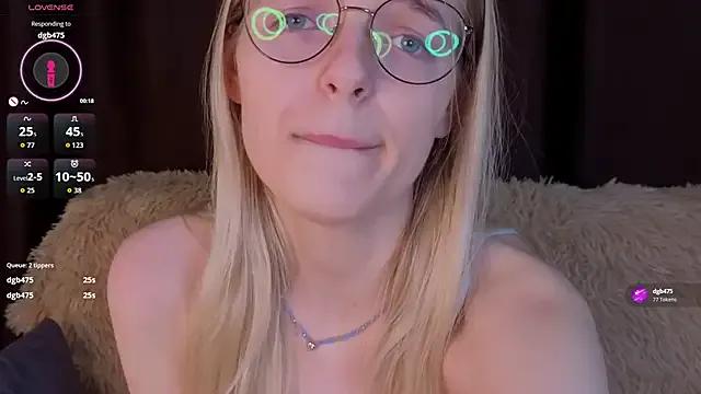 StripChat MonicaShiny is Freechat MonicaShiny — bite your finger