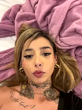 MoniUribe — Freechat on StripChat