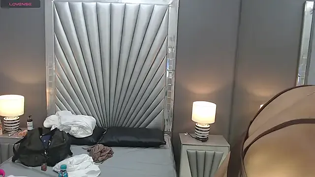 NahiaraGray — FULL NAKED + RIDE DILDO 
