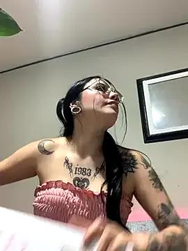 Naomii2 — Show boobs