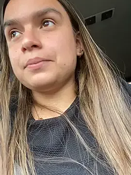 Nathaly00_ — Masturbame en la cama