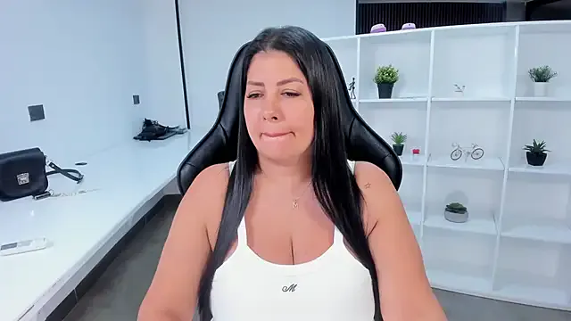 natural_bigboobs — Sexy dance