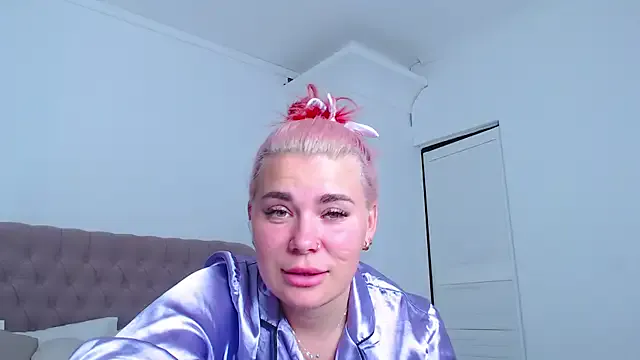 Naughty_kittyy1 — quick show of boobs